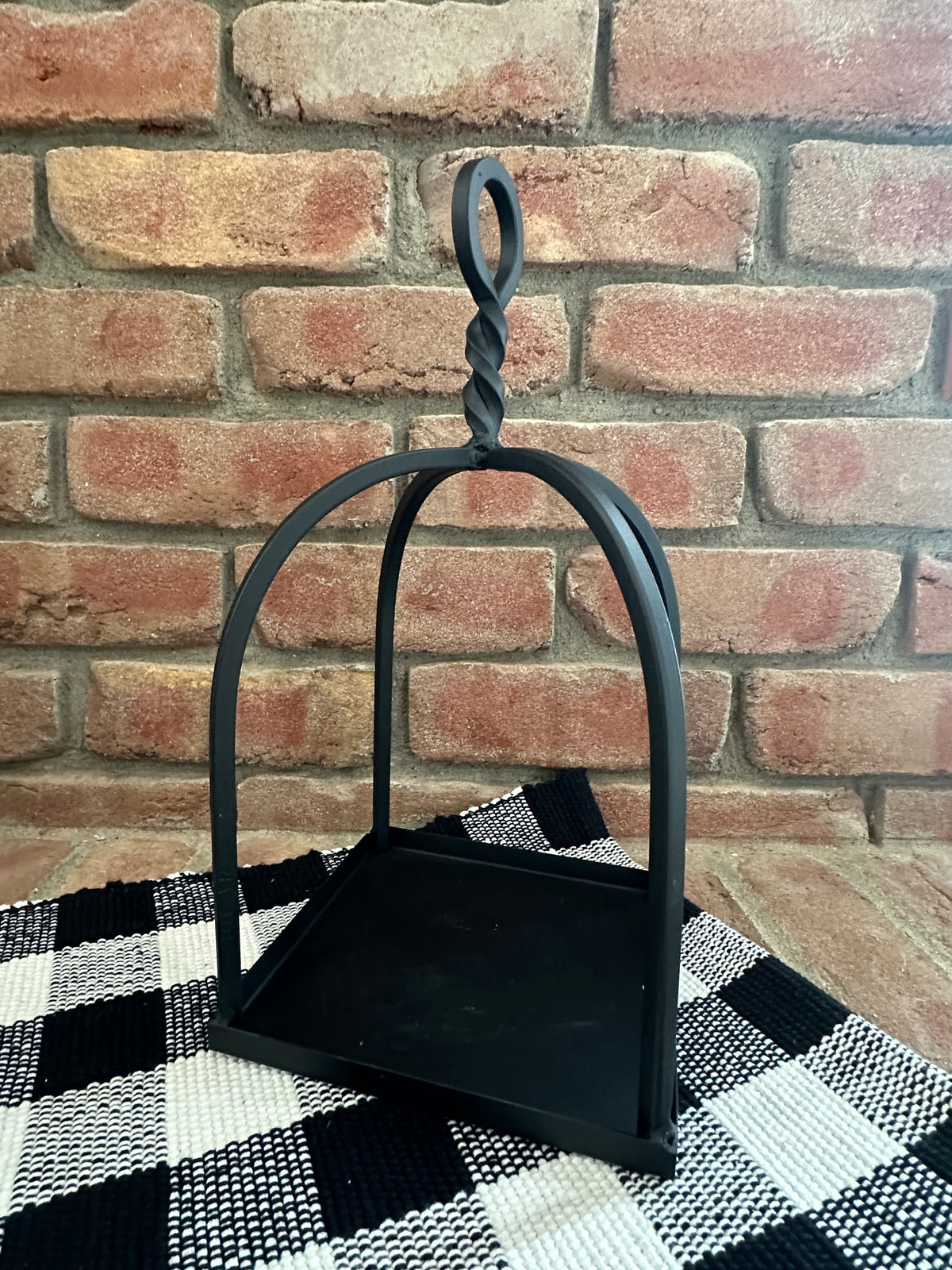 Black Twisted Top Lantern