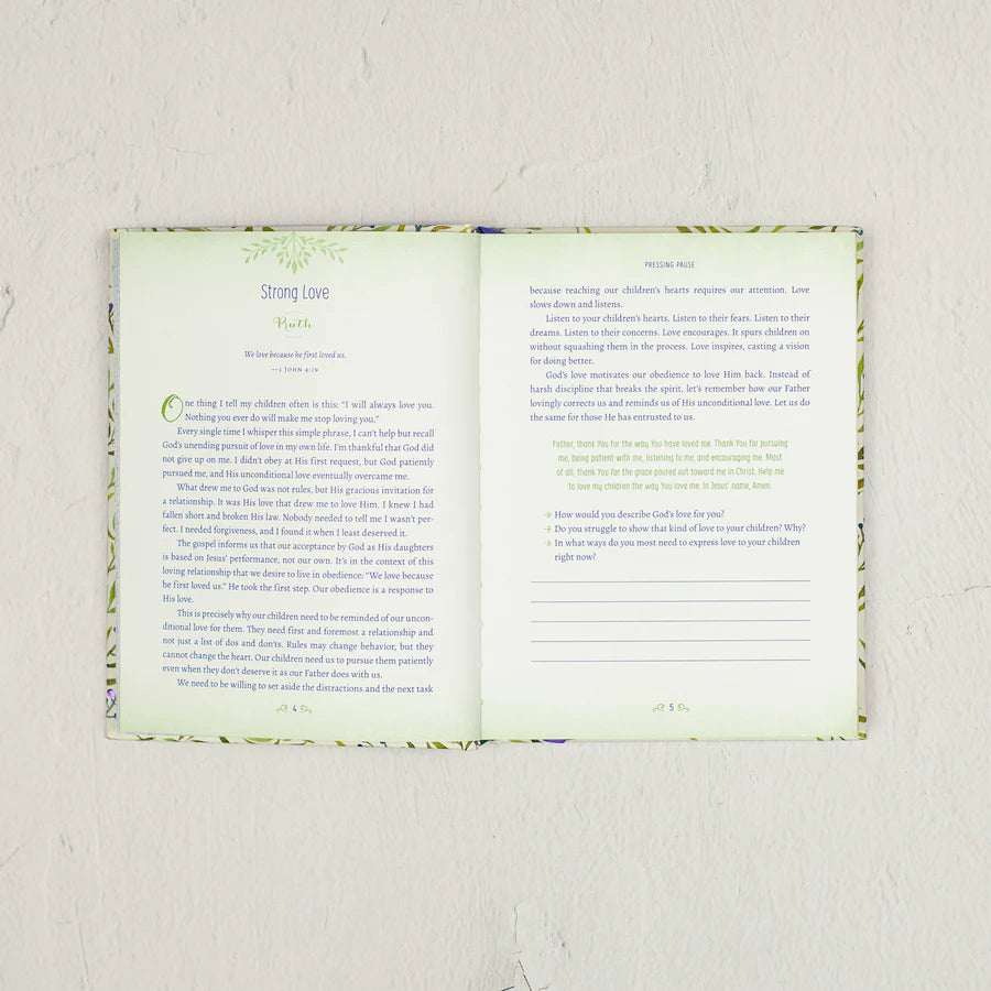 Pressing Pause : 100 Quiet Moments for Moms to Meet Jesus