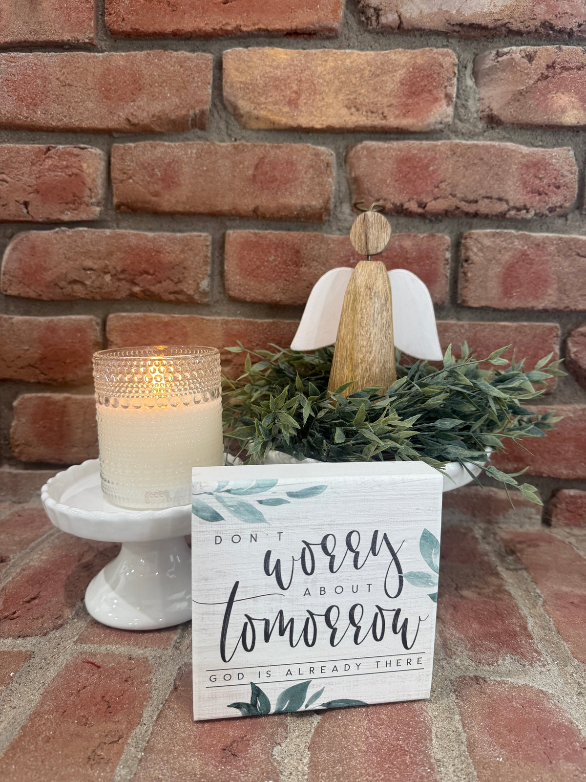 White Scalloped Pedestal - 2 Styles