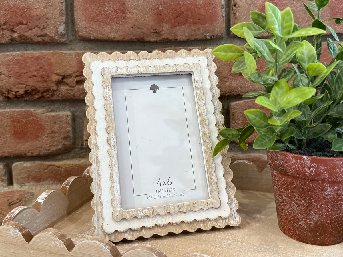 Scallop Photo Frame - Natural + White
