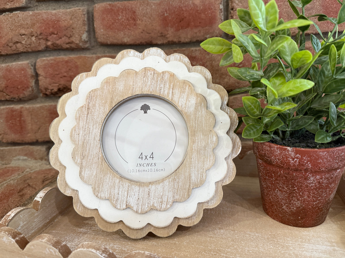 Round Scallop Photo Frame