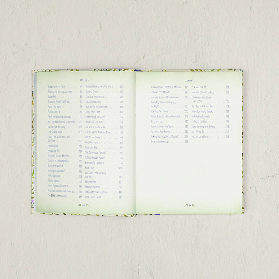 Pressing Pause : 100 Quiet Moments for Moms to Meet Jesus