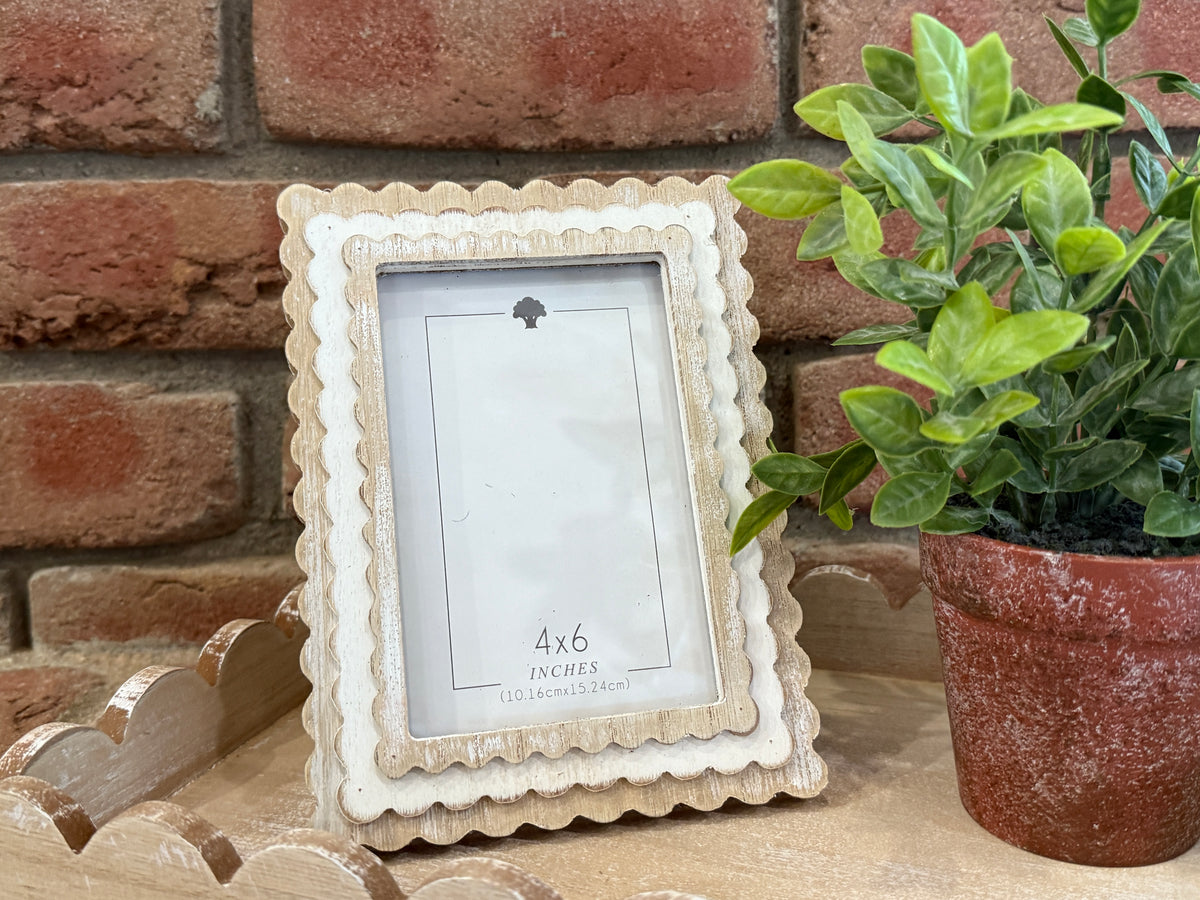 Scallop Photo Frame - Natural + White