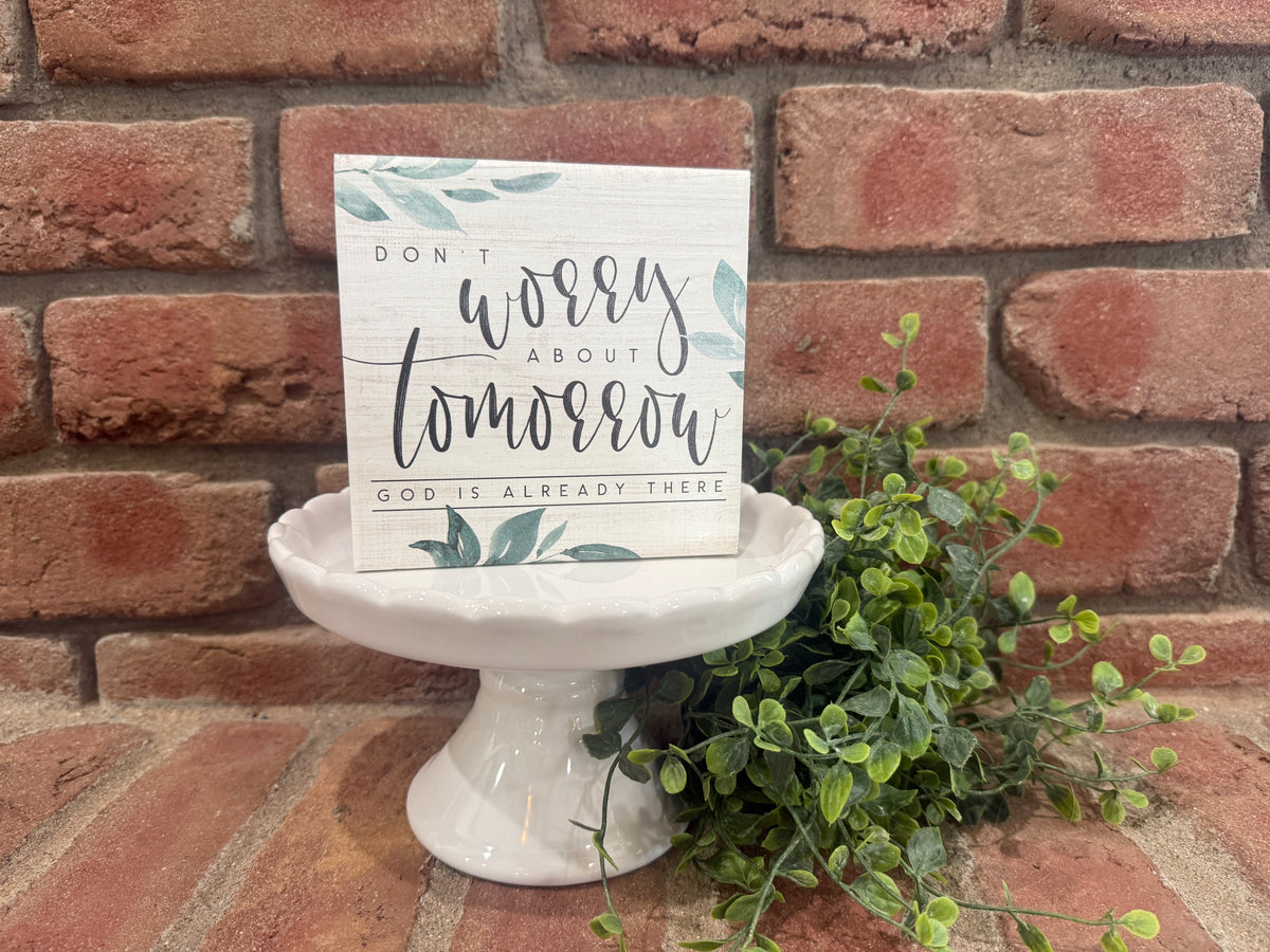 White Scalloped Pedestal - 2 Styles