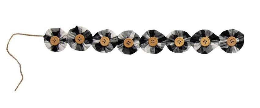 Black &amp; White Buffalo Check Yo-Yo Garland