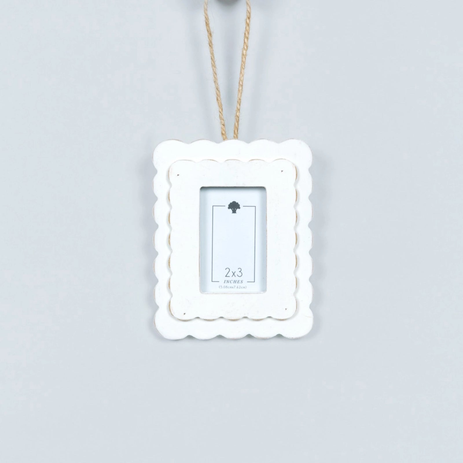 White Scallop Photo Frame Ornament