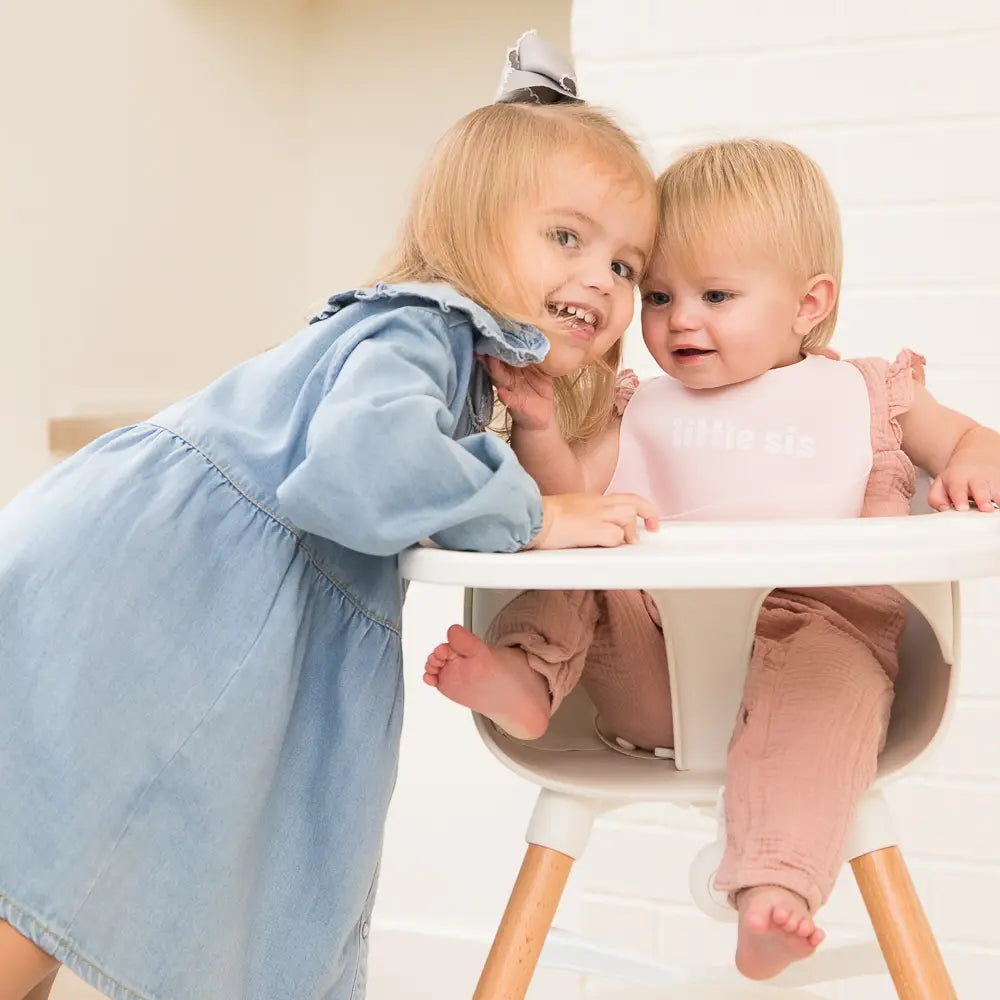 Little sis wonder bib