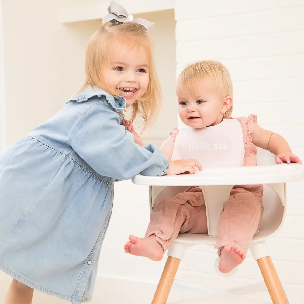 Little sis wonder bib