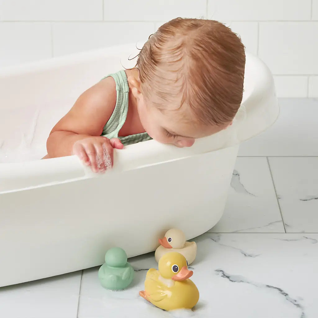Itzy Ducky Family Bath Toy