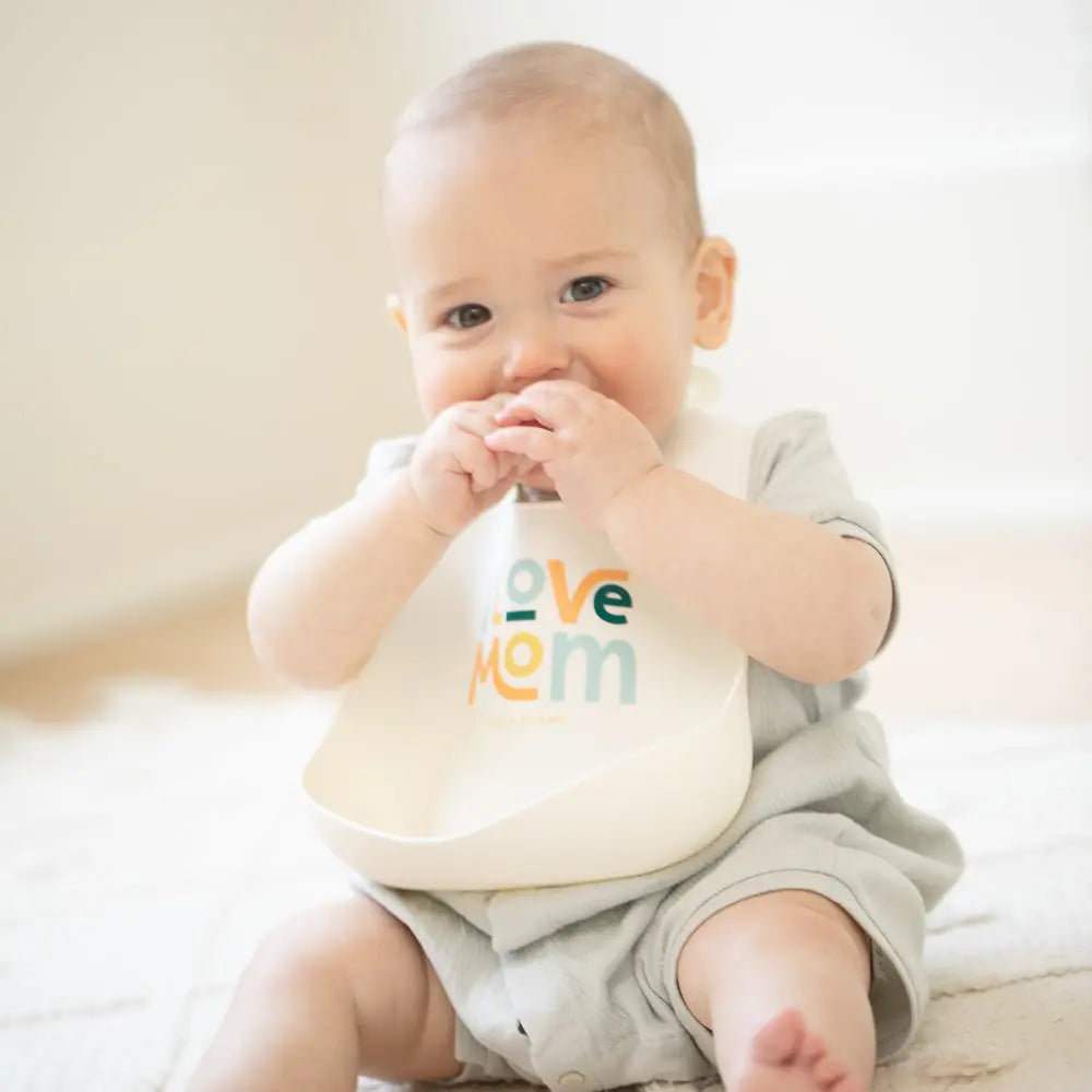 I Love Mom Wonder Bib